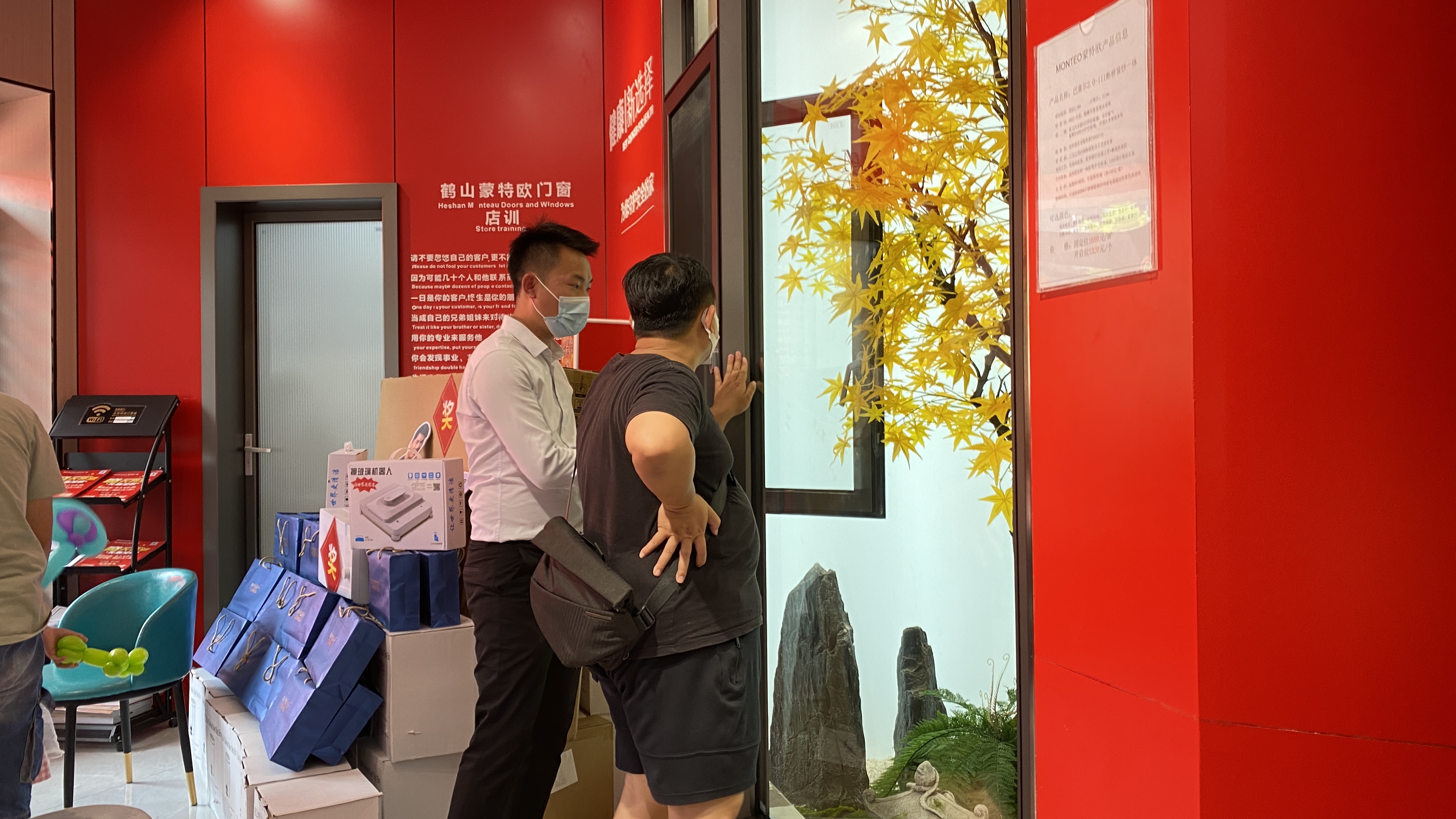 燿世啟航(hang) | 矇特歐門牕鶴山旂艦店盛大(da)開業 