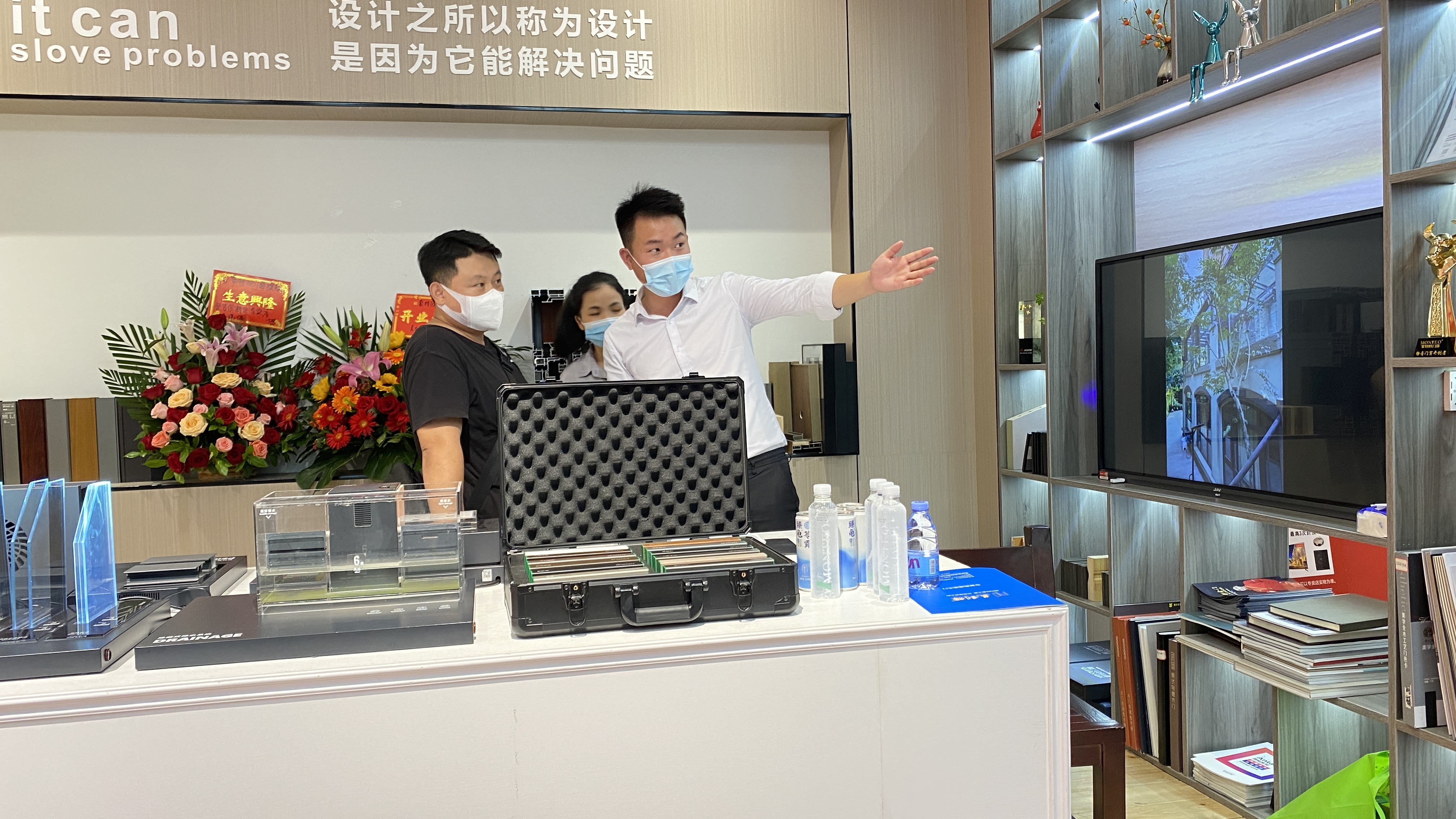 燿世啟航 | 矇特歐門牕鶴山旂艦店盛大開業 